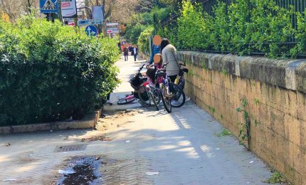 Via Libertà: una voragine nel marciapiedi 'inghiotte' una bambina con la bicicletta/ PALERMO-CITTA' 80