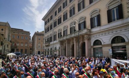 Sindaci siciliani in piazza a Roma chiedono dignità istituzionale