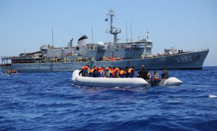 Cinquanta migranti alla deriva salvati a largo di Lampedusa