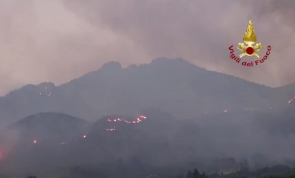 Incendi nel palermitano, dall'alba in azione mezzi aerei