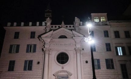 A Roma torna a splendere Piazza Farnese