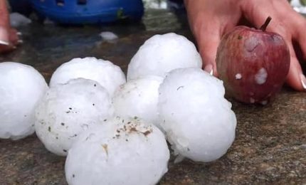 Chicchi di grandine grandi come mele a Mantova. Danni e enormi in agricoltura. Si teme il maltempo anche nel Sud