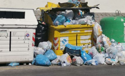 Per chi suonano le campane per la raccolta del vetro? Per la munnizza.../ PALERMO-CITTA 104