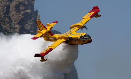 Incendi, Calderone (ET): "In Assemblea regionale c’è un deputato in grado di chiedere al Governo Musumeci quanto sono costati elicotteri e Canadair?”