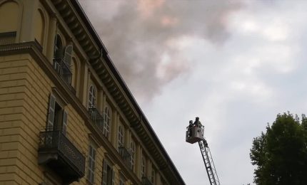 Torino, incendio in edificio in piazza Carlo Felice