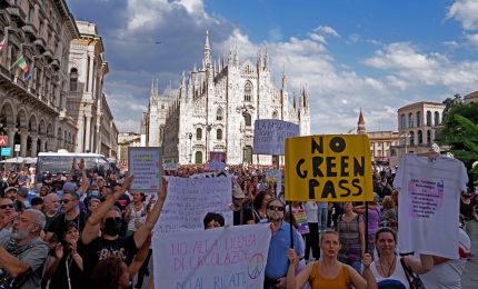 In tante città italiane manifestazioni popolari contro il Green pass (VIDEO di Byoblu)