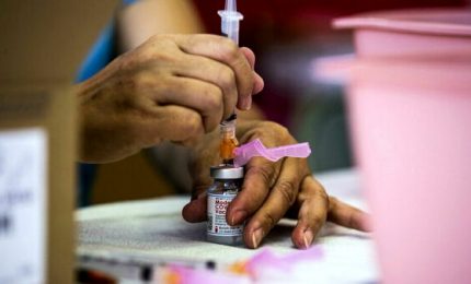 I vaccini anti-Covid negli USA, nel Regno Unito e in Israele, dove la situazione, invece di migliorare, peggiora