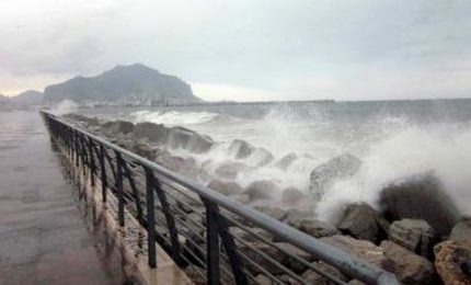 Maltempo senza tregua in Sicilia, un morto a Scordia. Allerta rossa