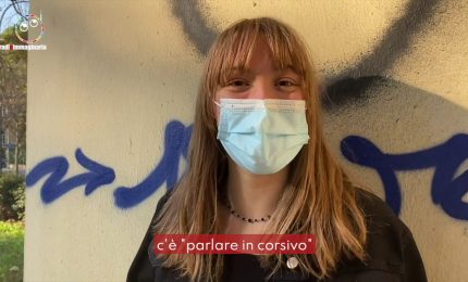 Parlare in corsivo, la nuova moda degli adolescenti