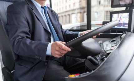 Il lavoro c'è ma manca il personale, mancano all'appello 20mila autisti di tir e bus