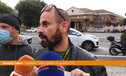 Roma, Protesta ex lavoratori Alitalia "Gualtieri ha scritto piano Ita"