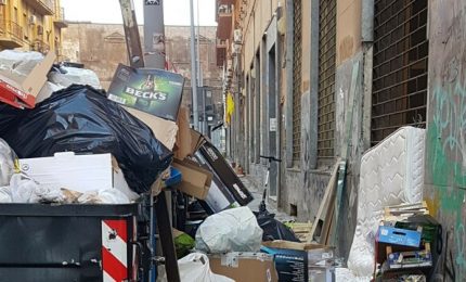 Un abitante di via Napoli sull'immondizia: "Uno schifo senza fine" / PALERMO-CITTA' 106