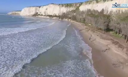 In Sicilia le mareggiate cancellano il boschetto di Eraclea