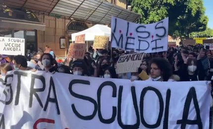 Studenti in piazza a Palermo: "Basta alternanza scuola-lavoro"