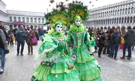 Carnevale, a Venezia tornano le maschere ed è boom di turisti