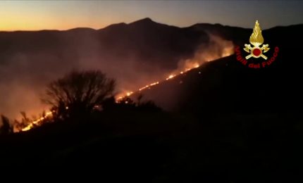 Grosso incendio a La Spezia, i Vigili del fuoco impegnati per ore