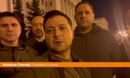 Ucraina, Zelensky "Restiamo a Kiev, difendiamo il nostro Stato"