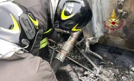 Incidente sulla A1, vigili del fuoco ancora al lavoro per la bonifica