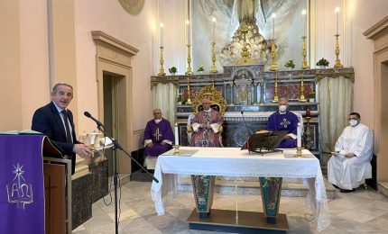 Vescovo di Catania in visita all’ospedale Garibaldi-centro, celebra messa