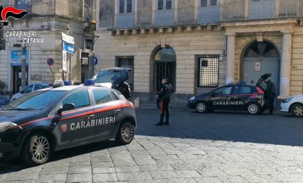 Chiede denaro per comprare la droga, arrestato nel catanese