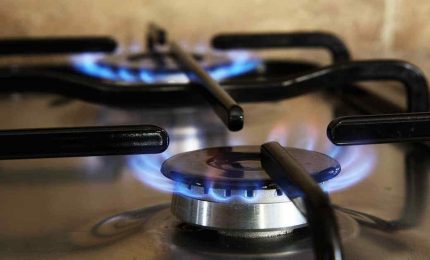 Giù il prezzo del petrolio mentre continua a crescere il prezzo del gas. Se la Ue rifiuterà il gas russo si avvantaggerà la Cina