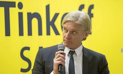 L'oligarca russo Oleg Tinkov ha attaccato il suo Paese definendolo "di merda" e in un giorno ha perso oltre 3 miliardi e mezzo di dollari