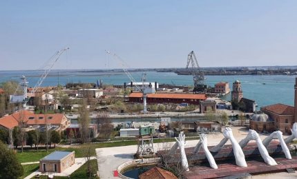 Venezia, aerea Arsenale e Capannone Petrolchimico tornano al Comune