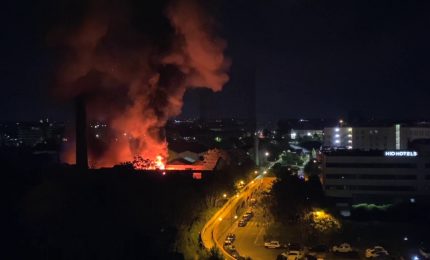 Incendio negli stabilimenti dell'ex Mira Lanza di Roma