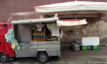 Con l'aumento del prezzo dell'olio di semi guai per i panellari di Palermo. Che fine farà la rosticceria? / MATTINALE 641