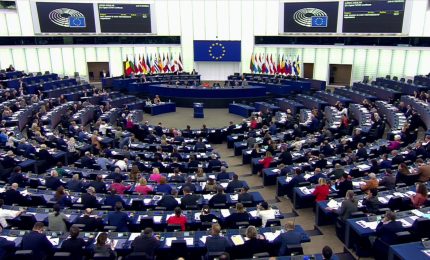 Green pass Ue, l’Europarlamento approva la proroga