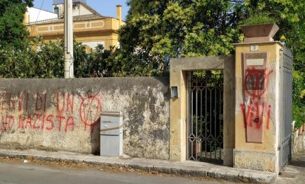 Raid dei No vax a Palermo, scritte sui muri della sede dell’Ordine dei medici