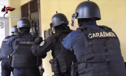 Carabinieri tra i bagnanti arrestano latitante nel napoletano