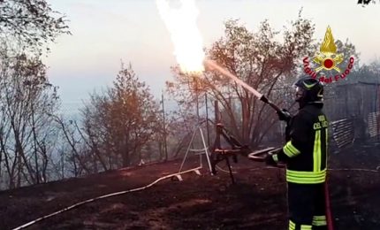 Vvf ancora al lavoro per incendio nel Carso, in azione 2 Canadair