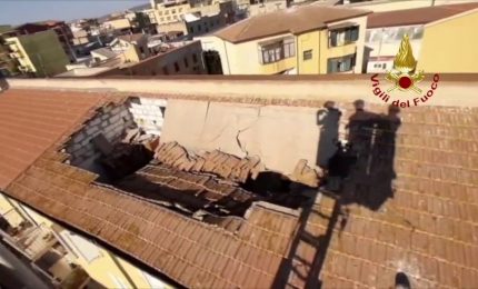 Crolla il tetto di un'abitazione a Porto Torres, nessun ferito