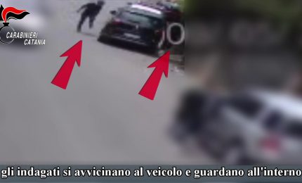 Rubano un'auto in meno di 20 secondi, presi padre e figlio a Catania