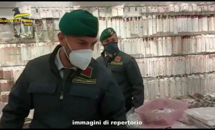 Sequestrati a Napoli 250 mila articoli pericolosi, 23 denunciati