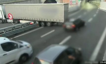 Pericolosa inversione a "U" su autostrada Genova, 2 patenti ritirate