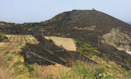 Pantelleria, aperta un'inchiesta sul maxi incendio