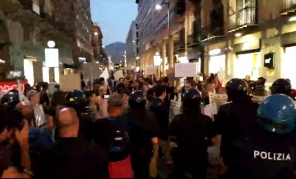 Palermo, Bloccati dalla Polizia i contestatori diretti a palco Meloni