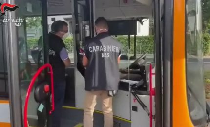 Covid, In bus e metro senza mascherine. Multati in 203