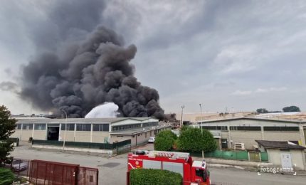 San Giuliano Milanese, incendio devasta azienda