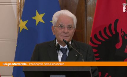 Mattarella "Mantenere forte pressione su Russia con sanzioni"