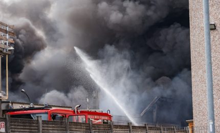 Due incendi a distanza di meno di un mese a Palermo e a Milano con un denominatore comune: l'inquinamento chimico