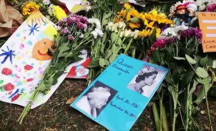 Regina Elisabetta, folla commossa a Hyde Park per i funerali