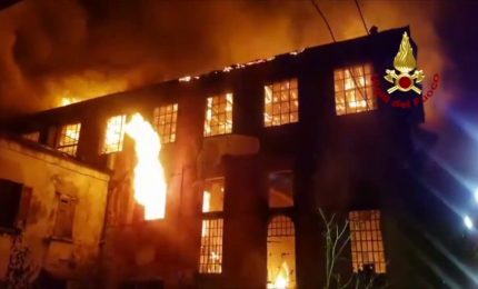 Incendio in un fabbricato diabitato nel comasco