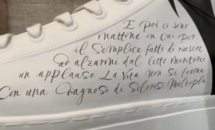 Sclerosi multipla, le scarpe di Sanofi e Aism per sostenere la ricerca