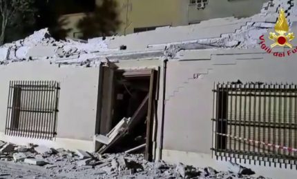 Crolla edificio all'università di Cagliari, le immagini dei soccorsi