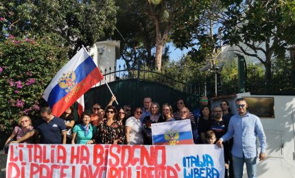 Oggi tante manifestazioni per la pace con solidarietà alla Russia di Putin: la manifestazione di Palermo