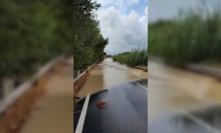 Maltempo nel Trapanese, manto stradale crollato a Guarrato