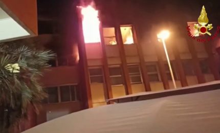 Incendio in un ospedale in provincia di Salerno, evacuati pazienti